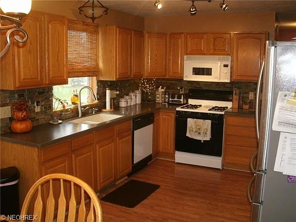 4th image of 1030 Larkens Way