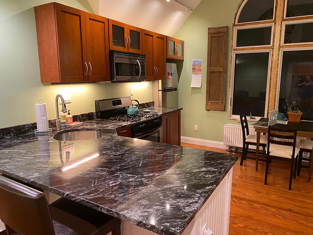 2 bed, 1000 sqft, $2,800 — Photo 3