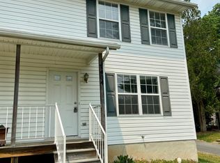 7404 Locust Ln, Sykesville, MD 21784