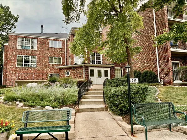 540 Biesterfield Rd APT 303, Elk Grove Village, IL 60007