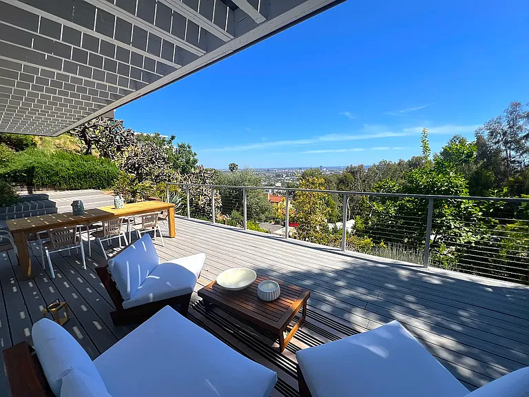 8376 Hollywood Blvd — Photo 1