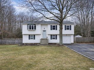 1983 William Floyd Pkwy, Ridge, NY 11961