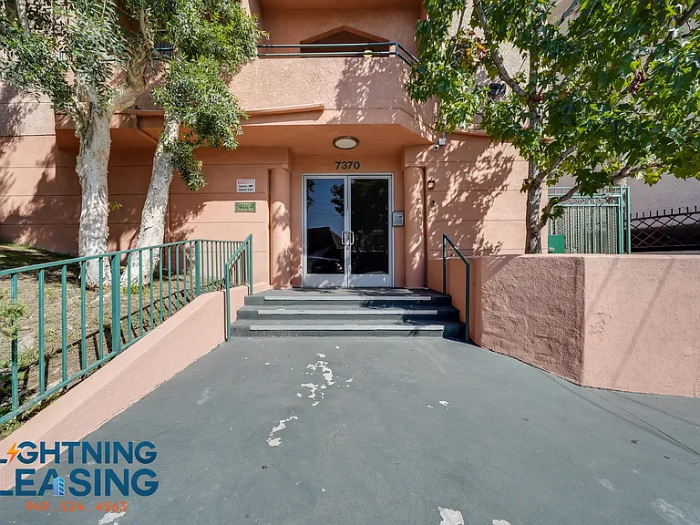 7370 Hawthorn Ave #305 — Photo 21