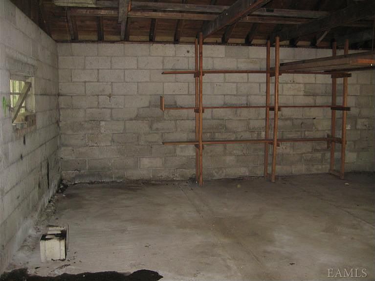 2nd image of 8 Oak Rd