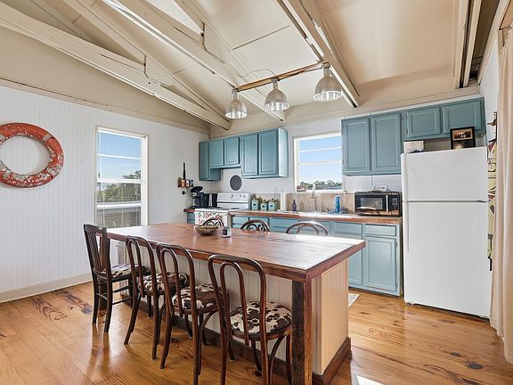4th image of 170 Dominique Ct
