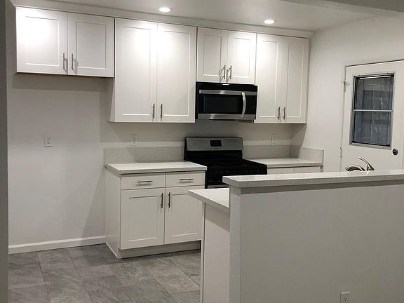 3rd image of 319 Mariposa Ave APT A
