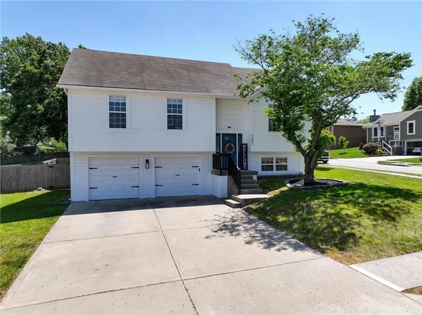 7601 NE 56th St, Kansas City, MO 64119