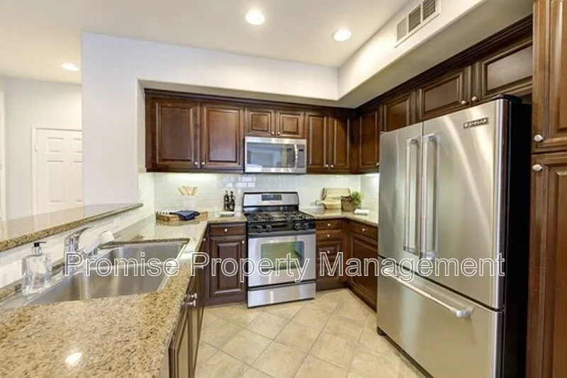 2 bed, 2.0 bath, 1532 sqft, $3,995 — Photo 3