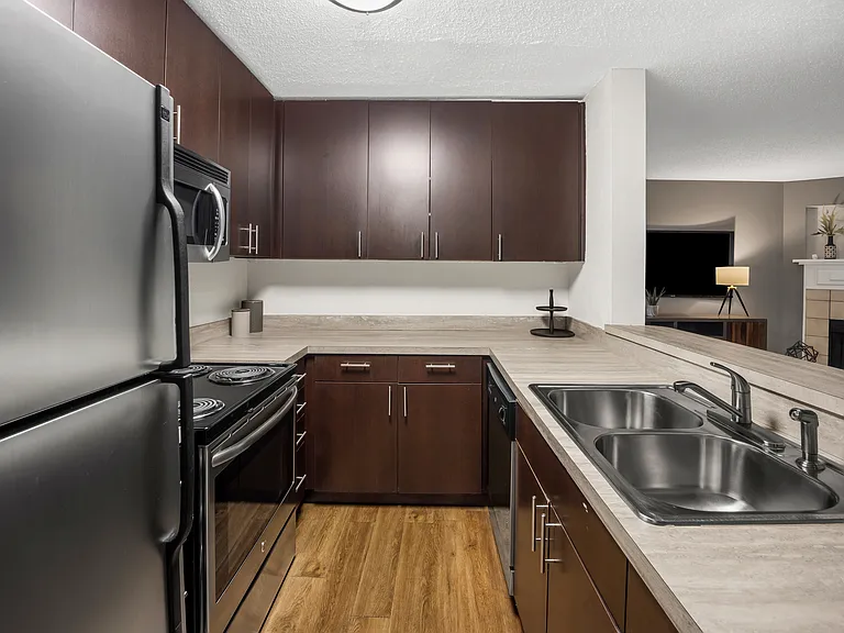University Ridge Apartments — Photo 11