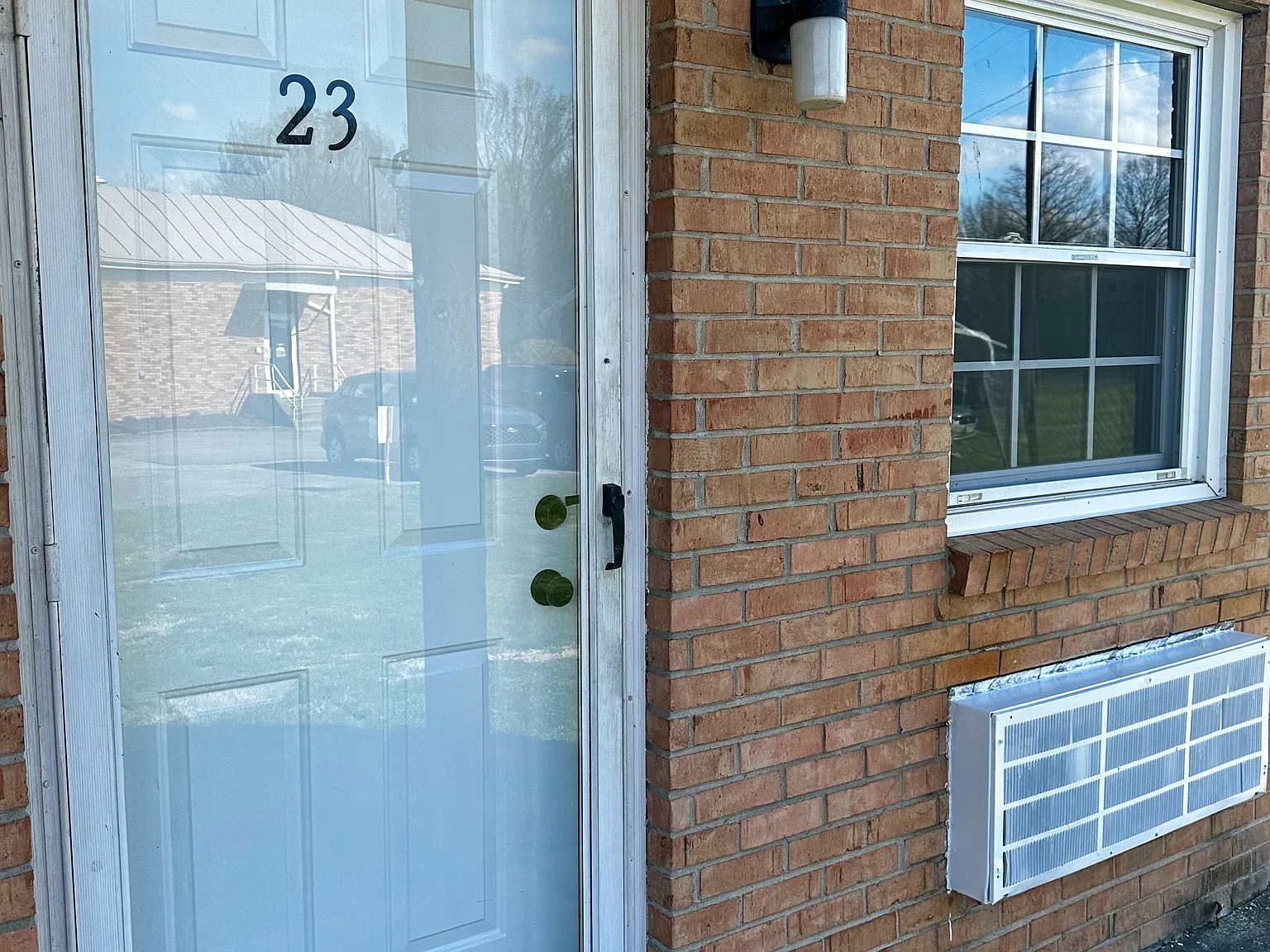 219 W Reservoir Apartments — Photo 1