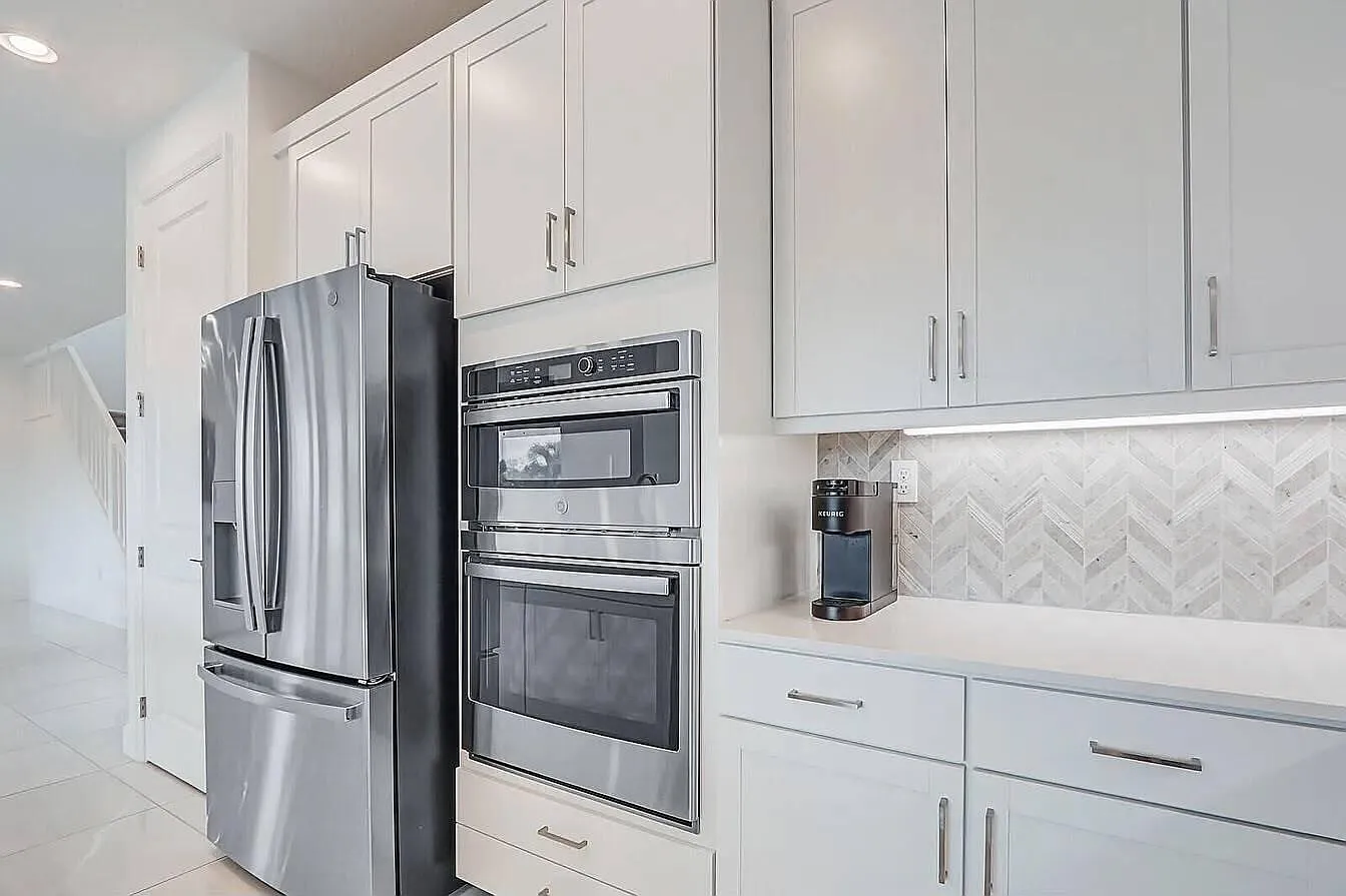 4 bed, 3.0 bath, 2400 sqft, $4,500 — Photo 4
