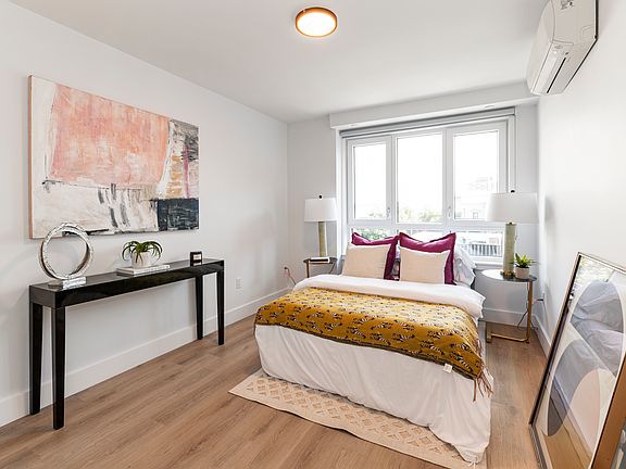 3rd image of 5 Stuyvesant Pl #5B