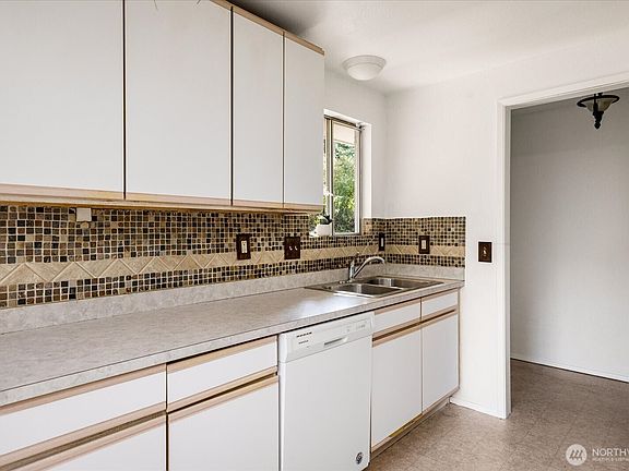 4th image of 4511 Woodland Circle