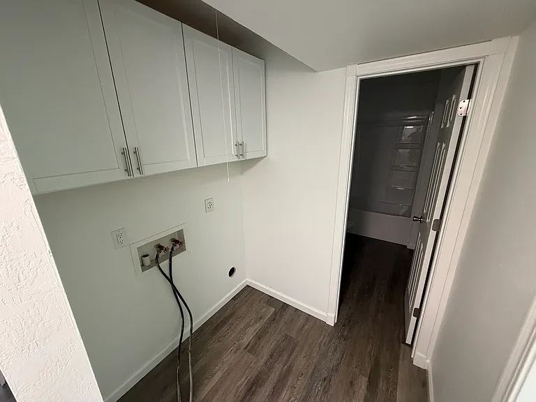 1006 Elm St — Photo 4