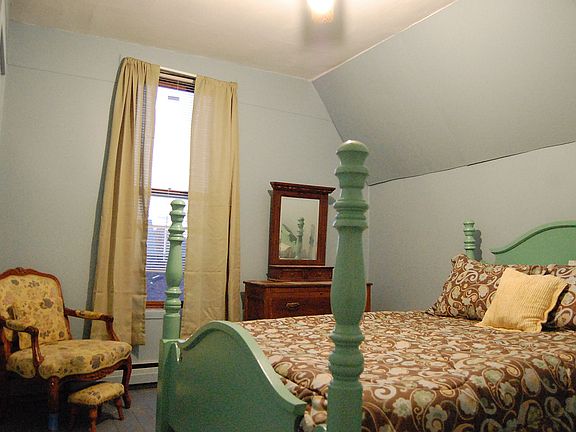 Upstairs Bedroom 2