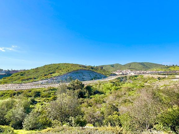 3rd image of 810 Avenida Abeja