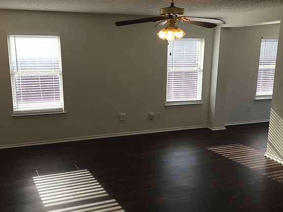 4th image of 902 Pryor Dr