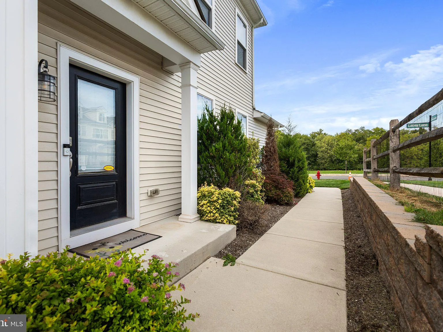3 bed, 2.5 bath, 2112 sqft, $4,500 — Photo 3