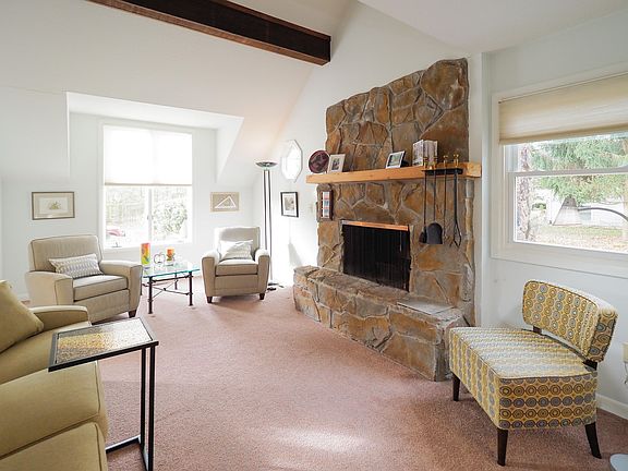 4th image of 10186 Rosemary Ln