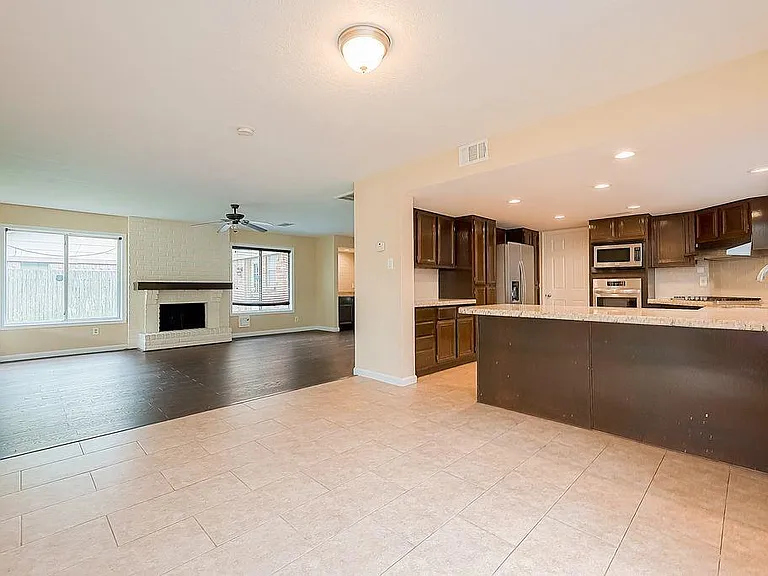 2039 Shorewood Ln — Photo 16
