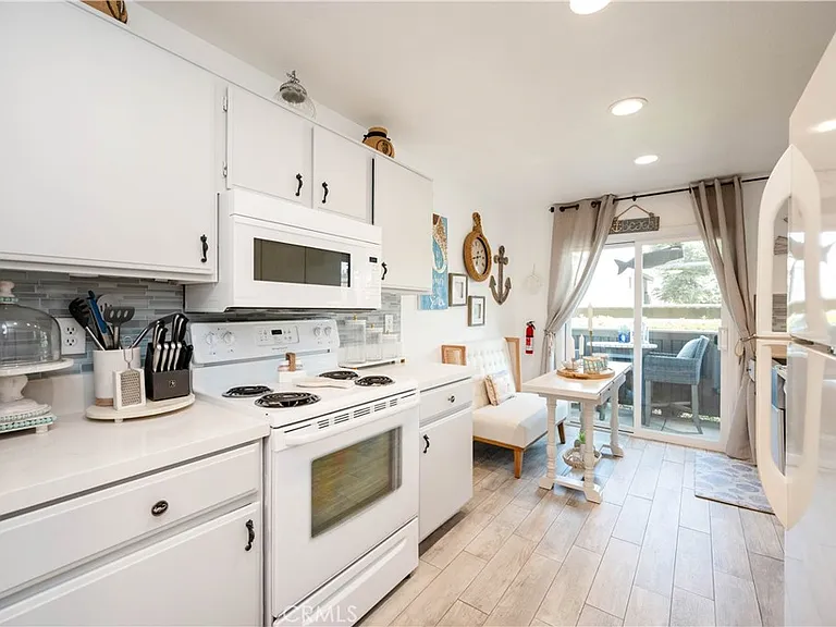 68 Corniche Dr #B — Photo 12