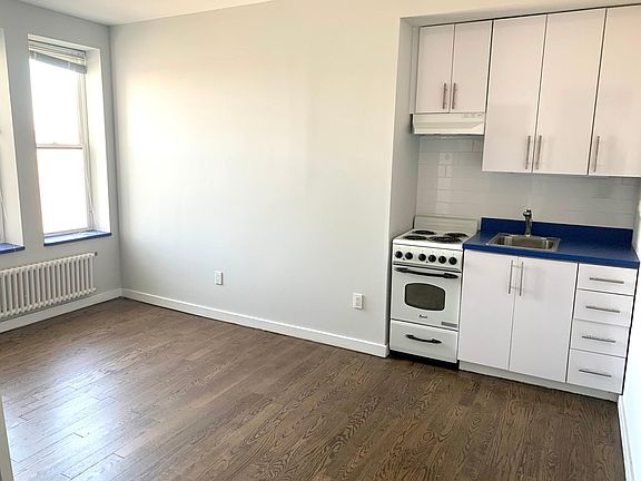 2nd image of 215 E Broadway APT 5A