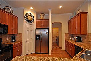 5th image of 750 Village Green Dr