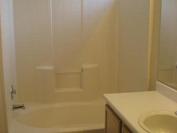 2nd image of 433 Don Fernando Cir