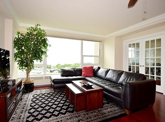 3rd image of 3180 N Lake Shore Dr APT 9F