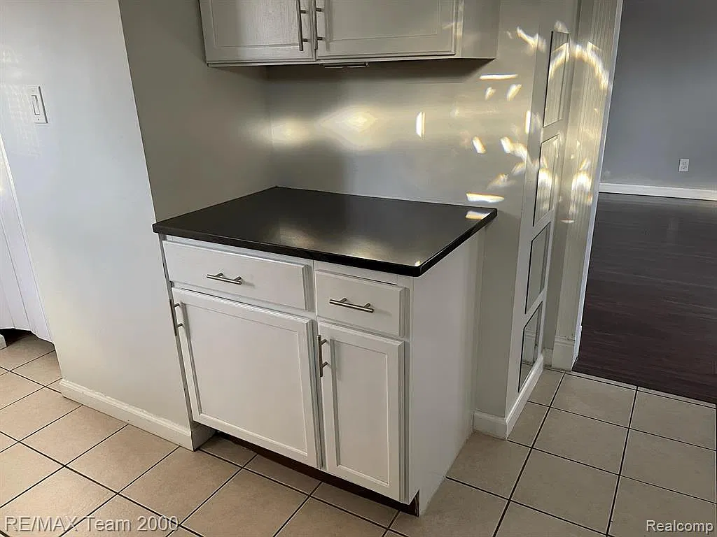 3 bed, 1.0 bath, 900 sqft, $1,499 — Photo 4
