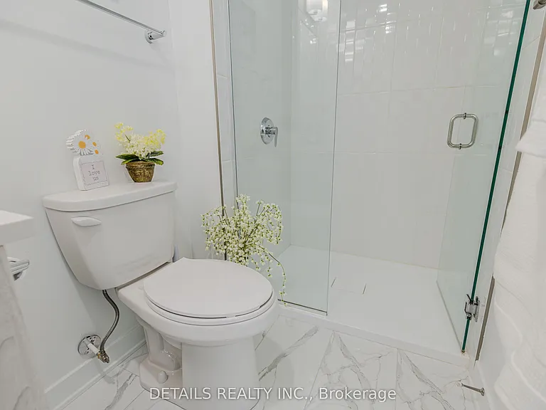 340 Queen St #1008 — Photo 7