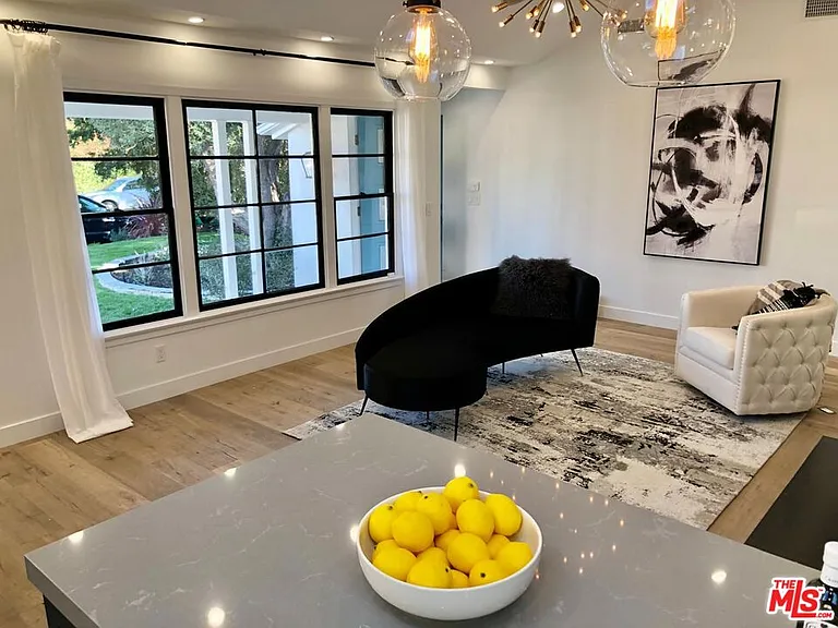 4217 Irvine Ave — Photo 4