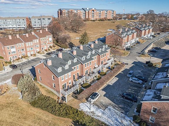 3rd image of 28 Breakwater Dr #16