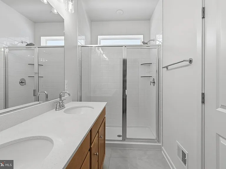 18002 Alicia Ave — Photo 35