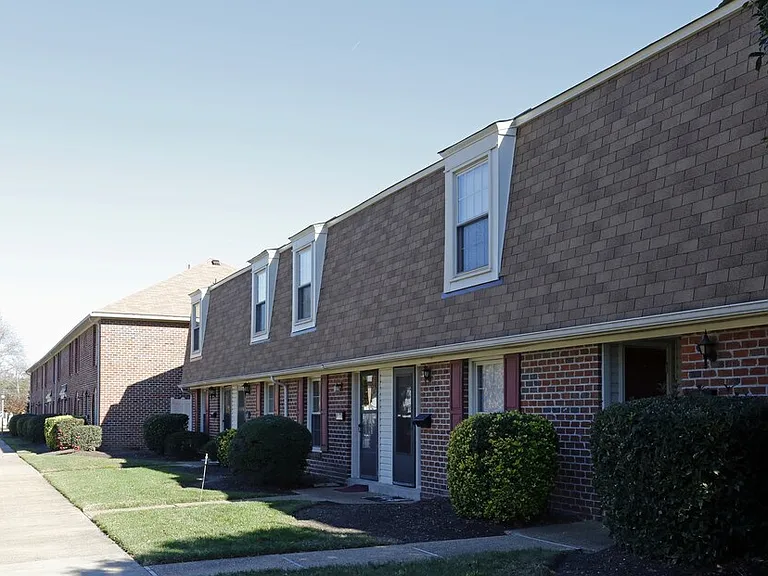 Cove Harbor Townhomes — Photo 2