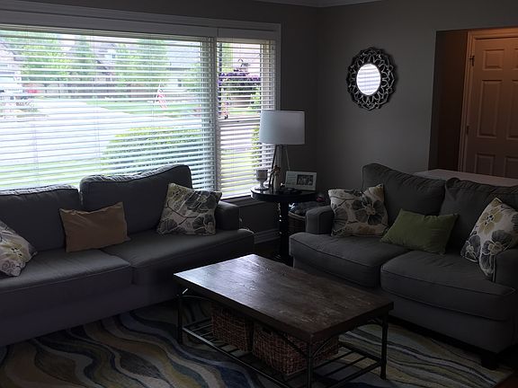4th image of 2281 E Arbor Ln
