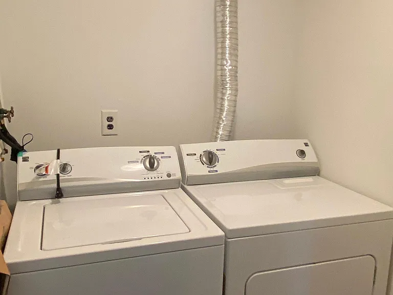 In Unit washer/dryer