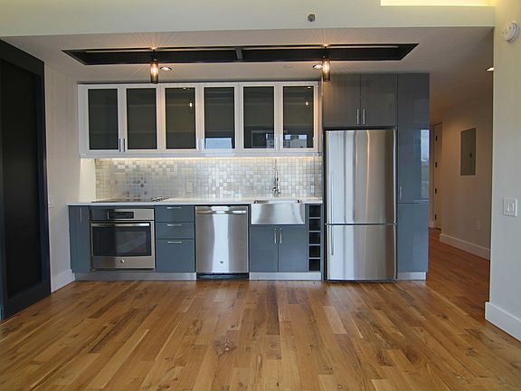 2nd image of 670 Pacific St #13G