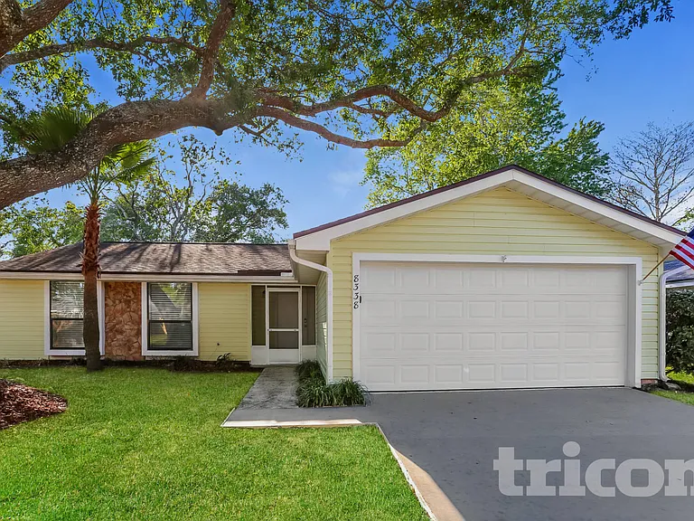 8338 Knotts Landing Dr E — Photo 1