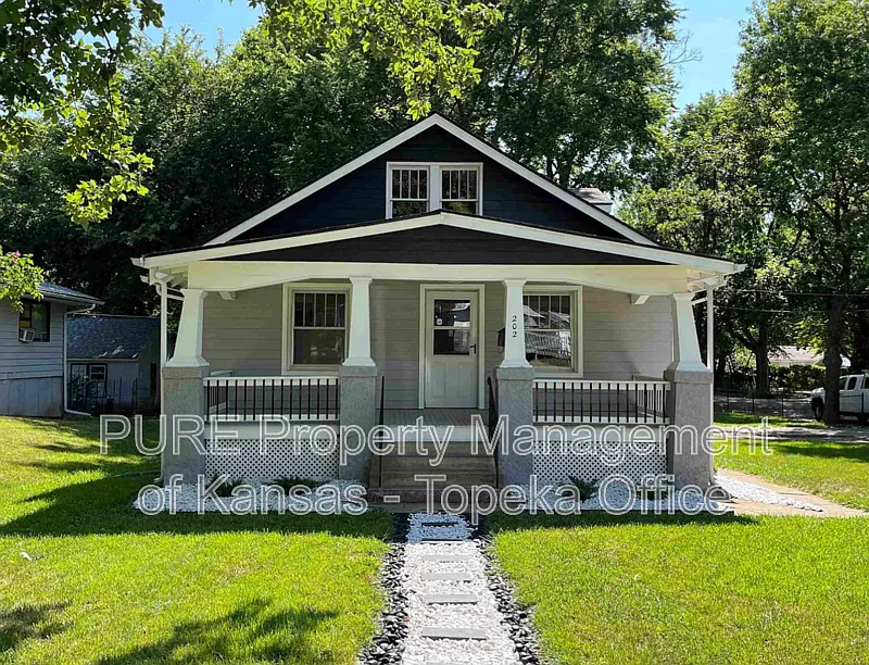 3 bed, 2.0 bath, 1450 sqft, $1,525 — Photo 1