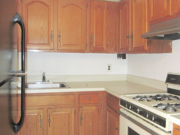 3rd image of 2707 Gifford Ave #2
