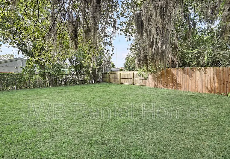 7832 Paul Jones Dr — Photo 17