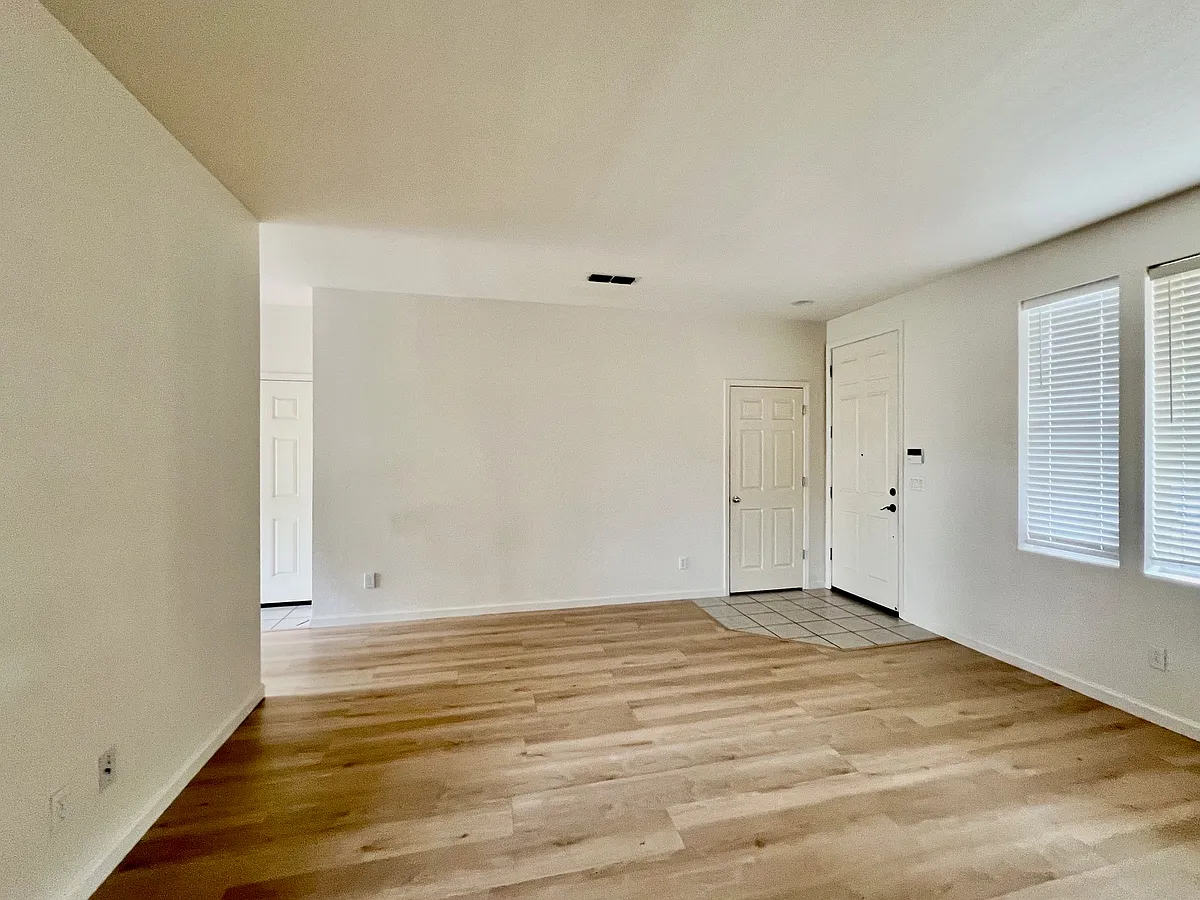 Building Photo - 2075 Northfield Dr