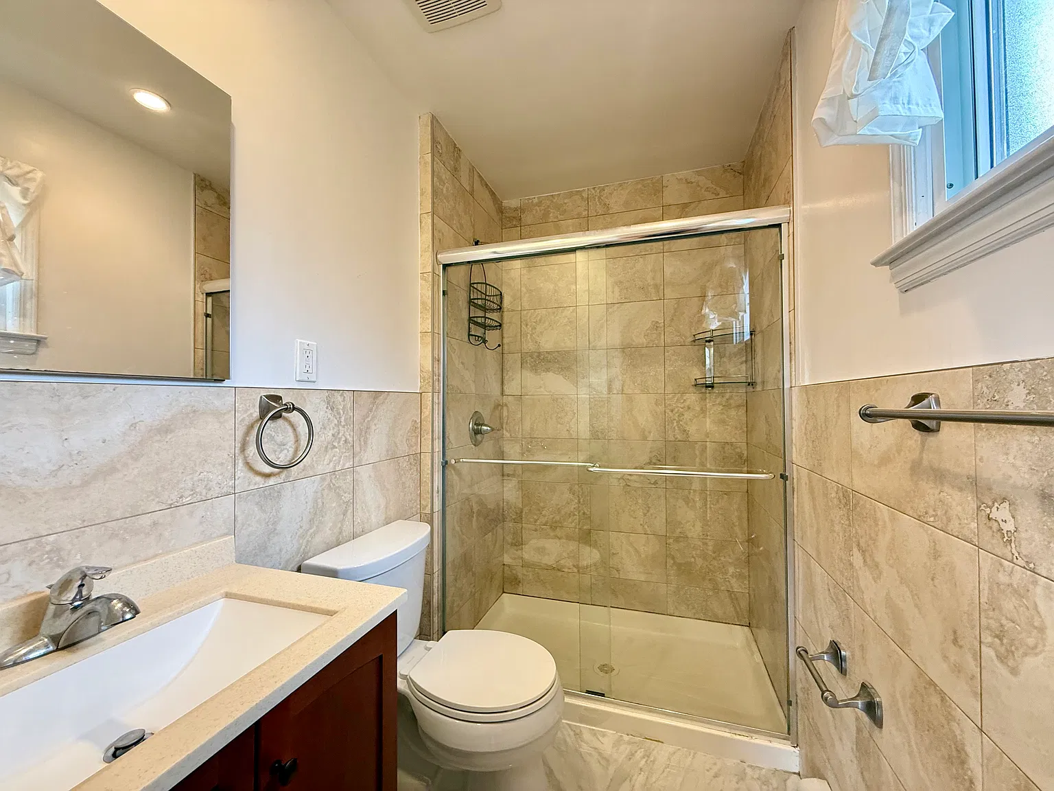 3 bed, 1200 sqft, $3,600 — Photo 4