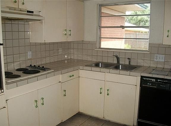 3rd image of 3180 Margaret St