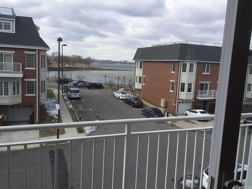 2nd image of 325 Soundview Ln