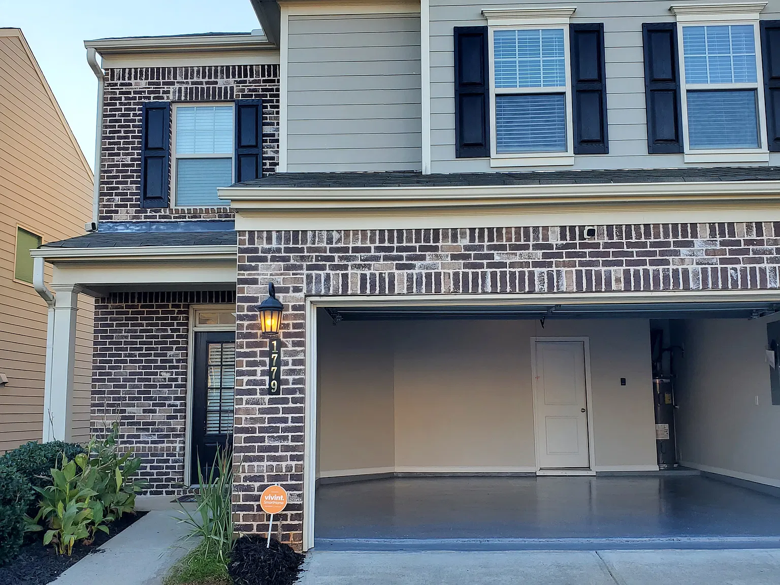 4 bed, 2062 sqft, $2,600 — Photo 1