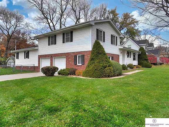 3rd image of 3624 S 106th St