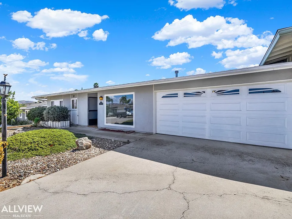 1663 La Tierra Ln