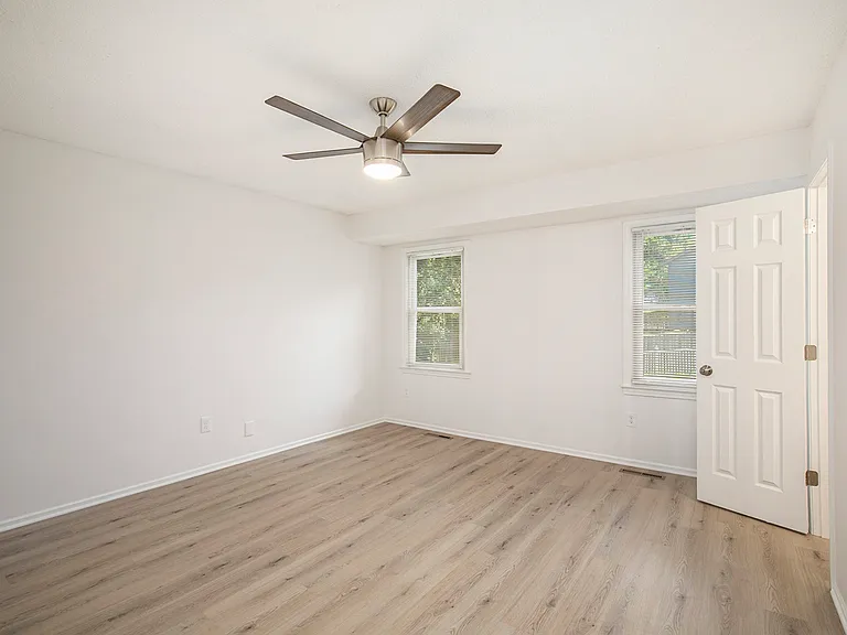 309 SE Brownfield Dr — Photo 17